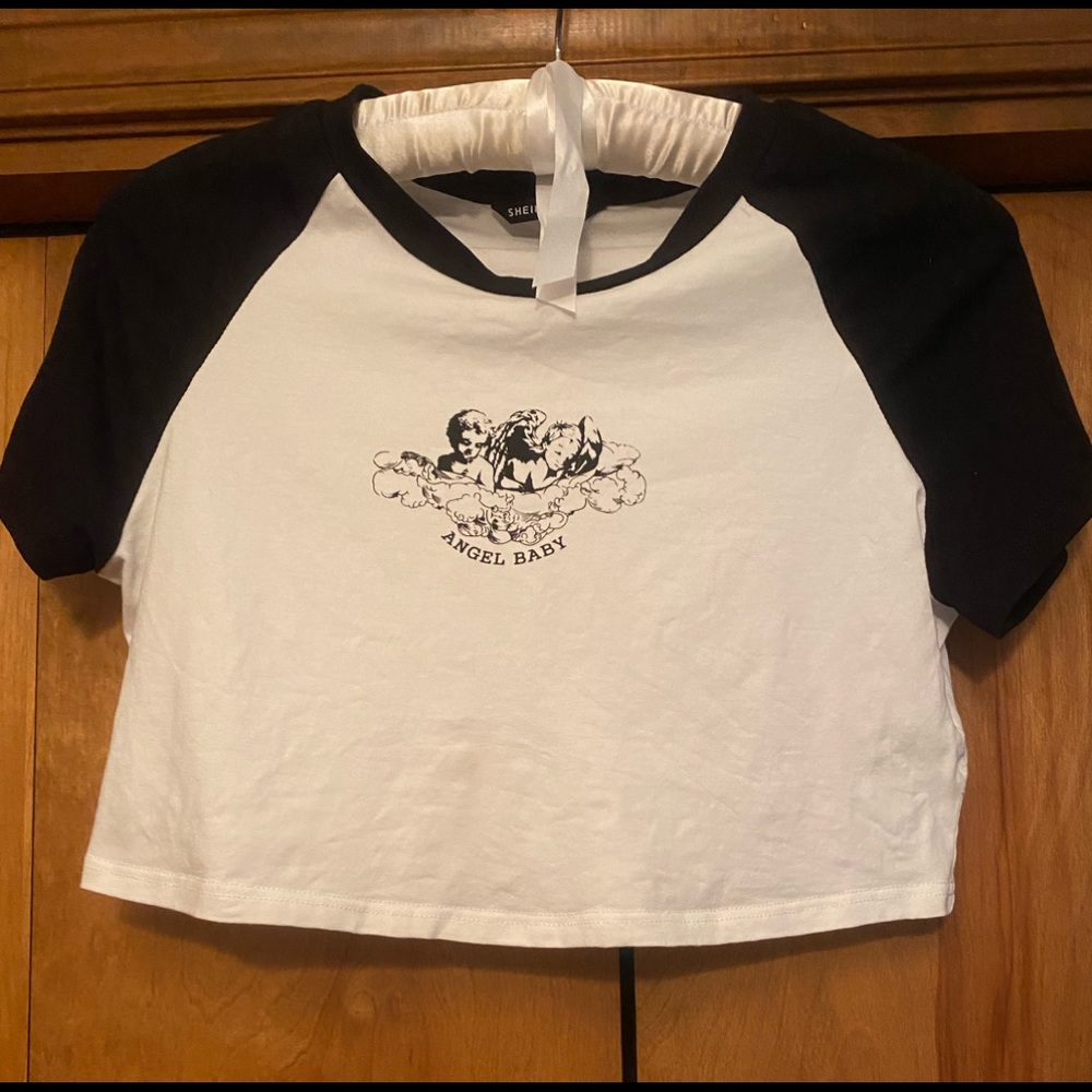 Shein Angel Crop Tee . Size XL